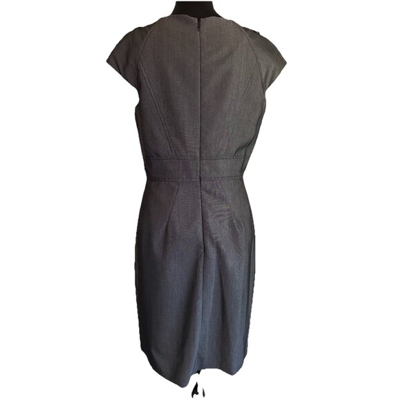 Sandra Darren Women’s Gray Short Sleeve Ruffle V-Neck Classic Dress Sz 8 - Picture 5 of 9